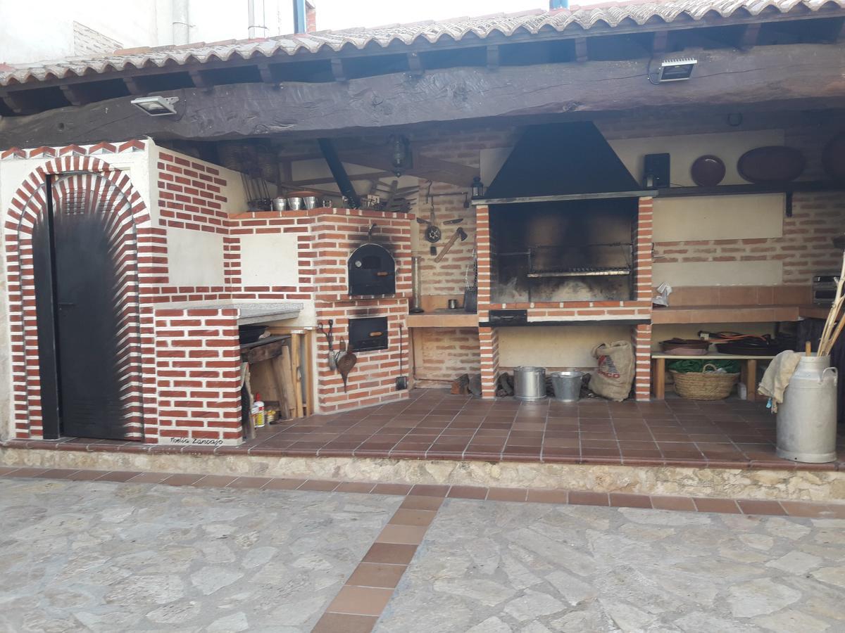 Casa Rural La Casa De Las Manuelas Horcajo de las Torres Bagian luar foto