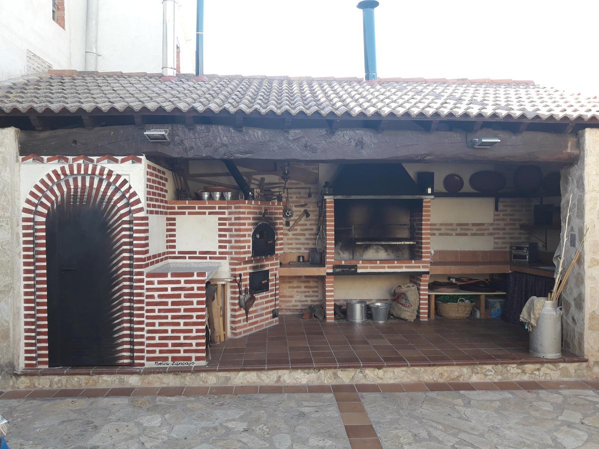 Casa Rural La Casa De Las Manuelas Horcajo de las Torres Bagian luar foto